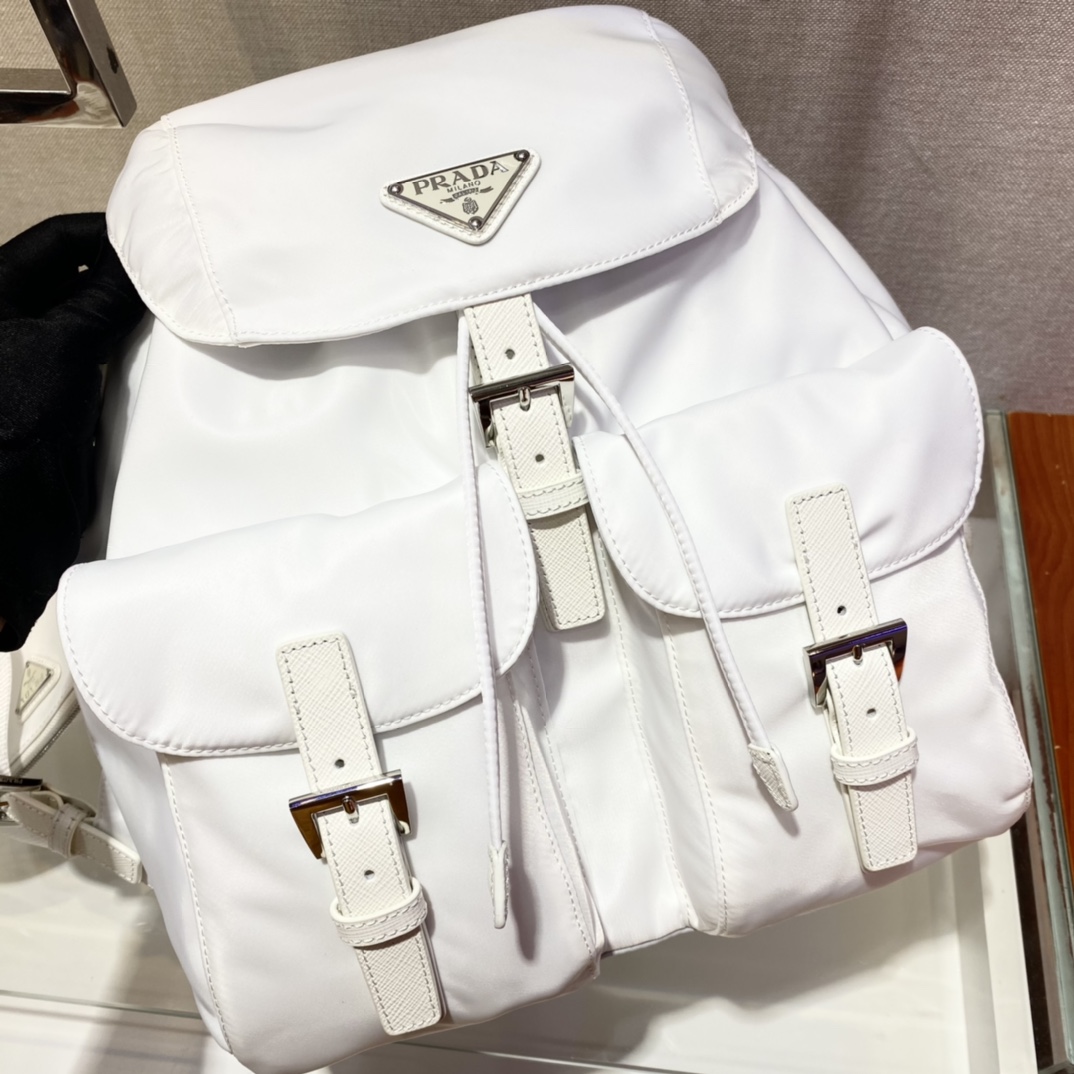 𝐏𝐑𝐀𝐃𝐀 New backpack 1BZ811