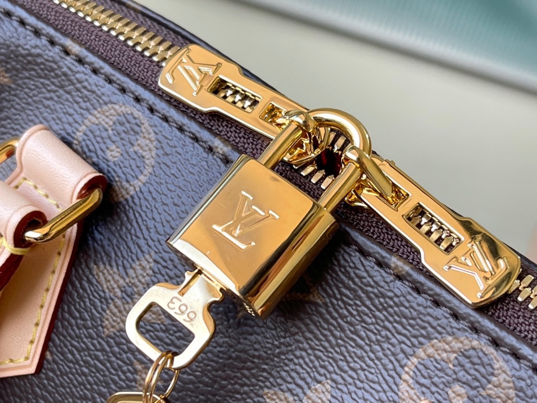 𝐋𝐎𝐔𝐈𝐒 𝐕𝐔𝐈𝐓𝐓𝐎𝐍    M45957