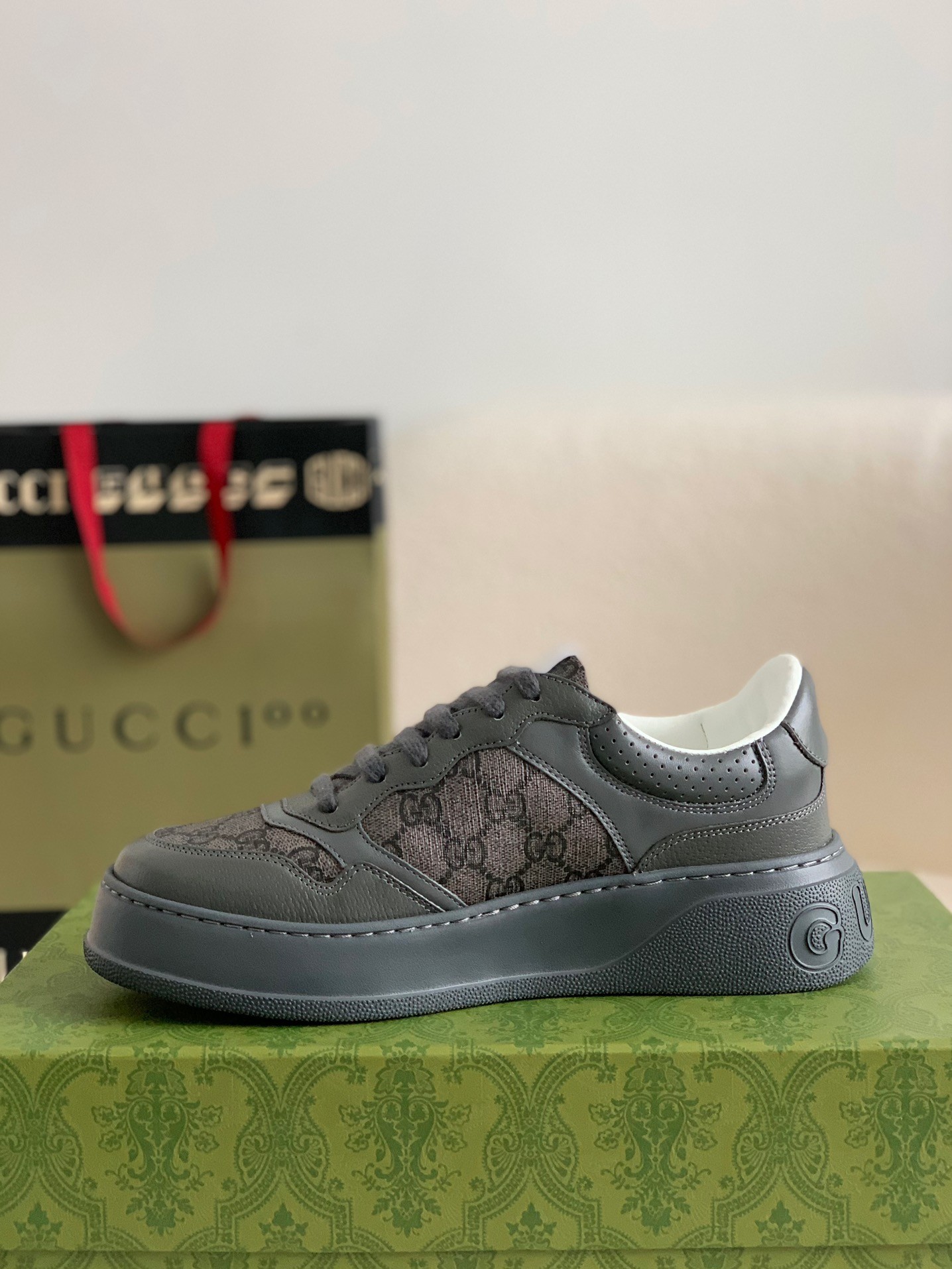 Gucci sneakers Cowhide