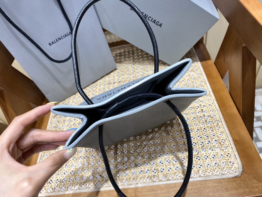 BALENCIAGA 𝗦𝗵𝗼𝗽𝗽𝗶𝗻𝗴 𝗯𝗮𝗴 Cowhide shopping paper bag