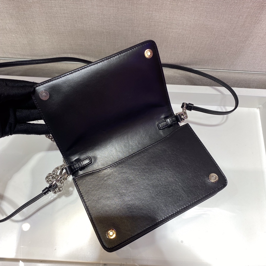 𝐏𝐑𝐀𝐃𝐀 1BP019 Crossbody bag