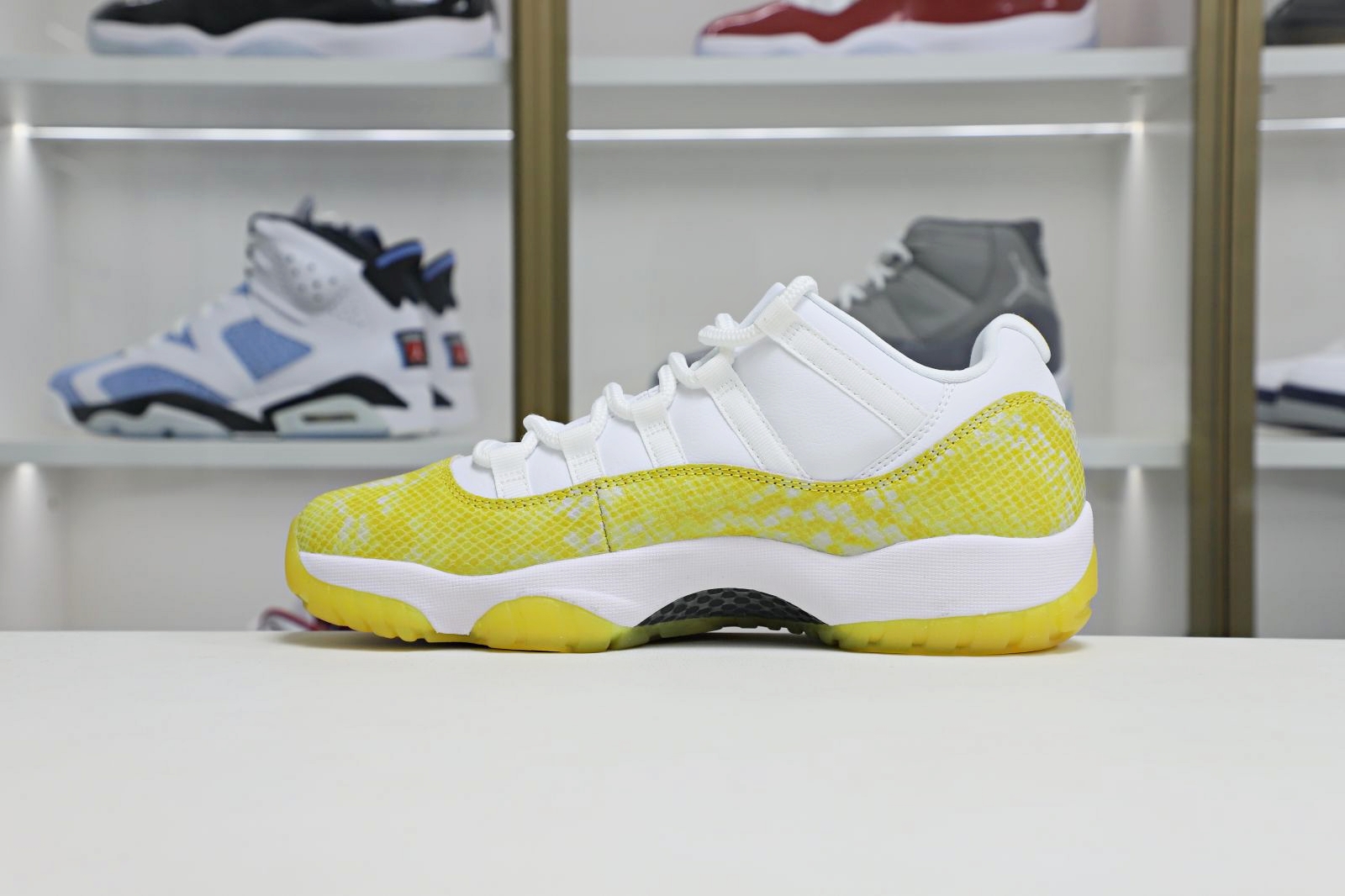 Air Jordan 11 Retro Low YellowSnakeskin