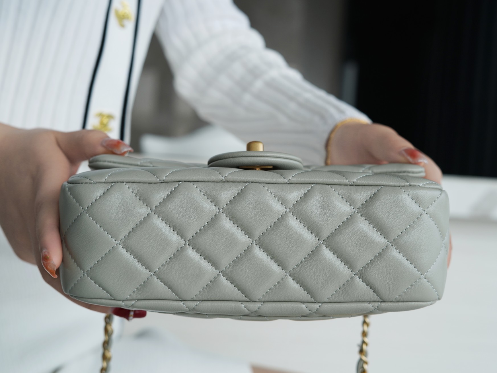 𝗖𝗛𝗔𝗘𝗡𝗟✦ 𝟮𝟮🅲Spring and Summer Metal Ball Big Mini Gray Green