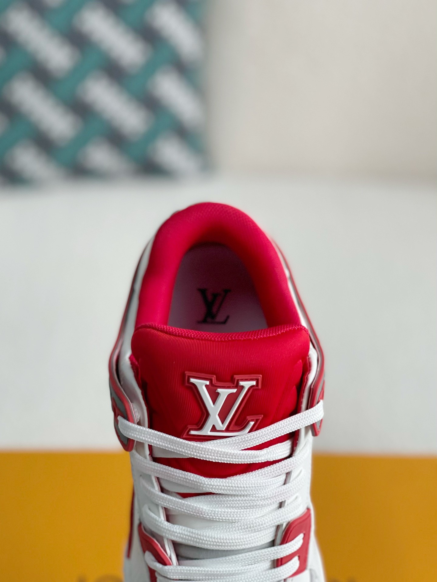 LOUIS VUITTON SNEAKERS