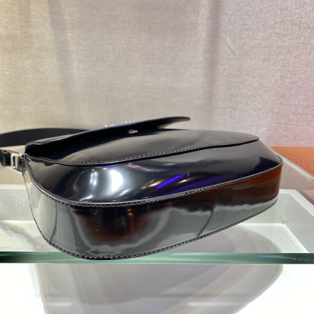 𝐏𝐑𝐀𝐃𝐀  Large Double Shoulder Strap Underarm Bag