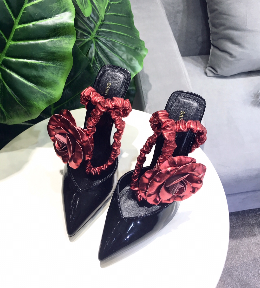 [Saint Laurent / Saint Laurent] YSL show live 18SS spring and summer show new ladies pointed high heels