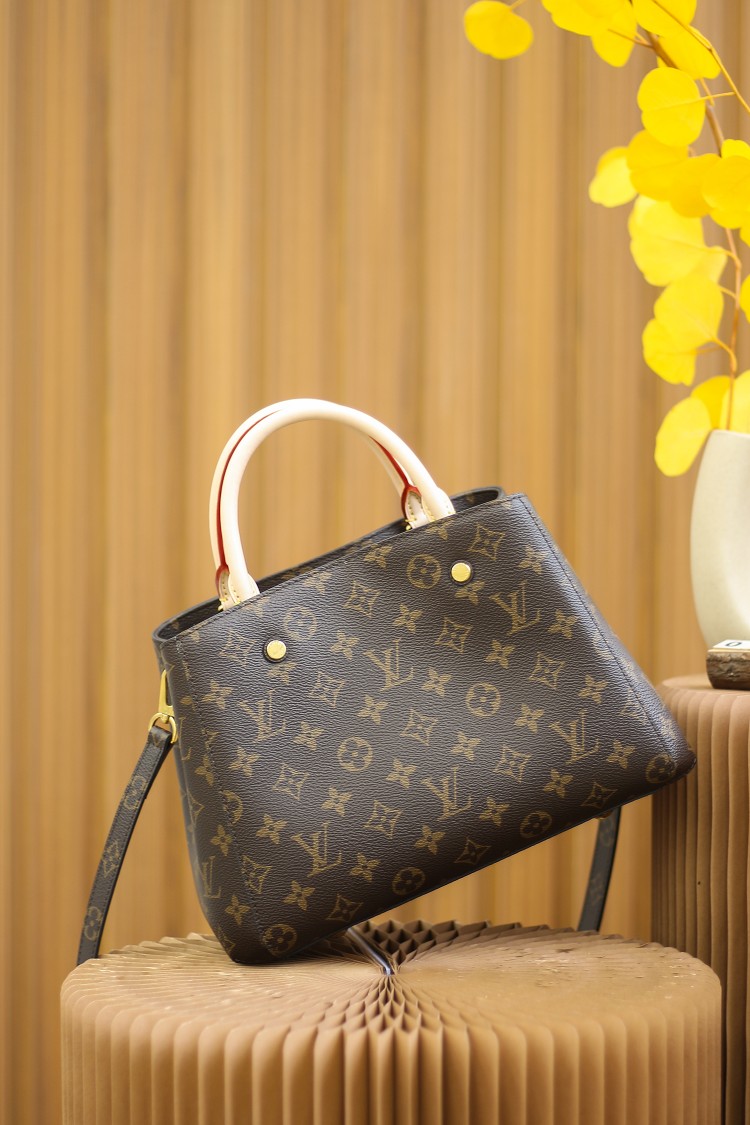 Louis Vuitton𝙈𝙊𝙉𝙏𝘼𝙄𝙂𝙉 𝘽𝘽 M41055