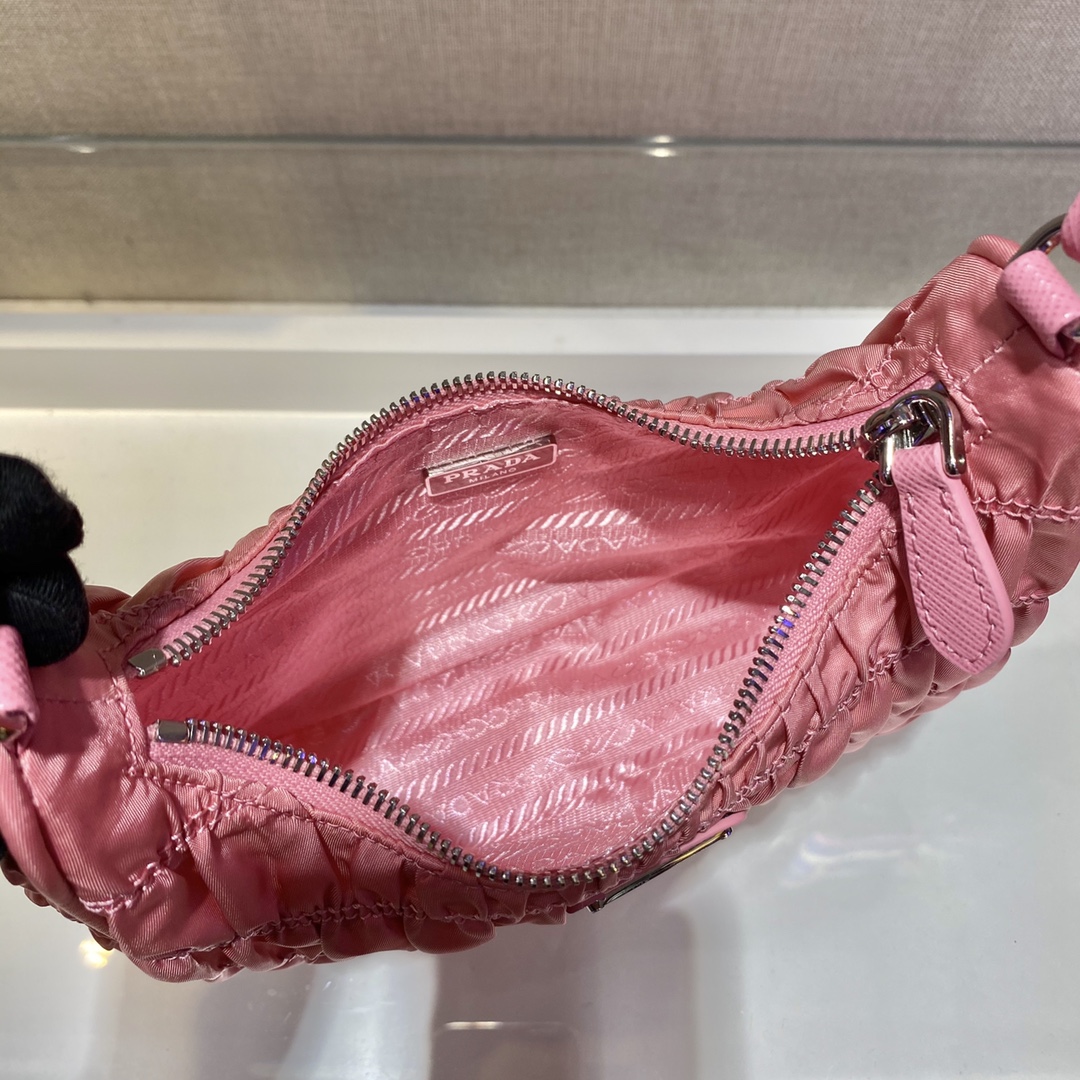 𝐏𝐑𝐀𝐃𝐀 nylon crinkle Hobo underarm bag