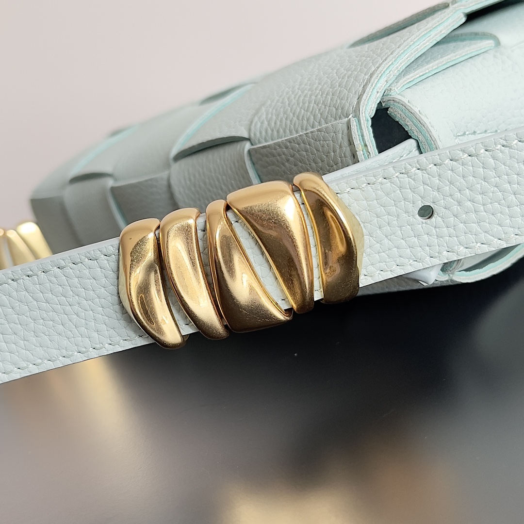 Bottega Veneta Cassette 5-panel lychee print Aqua Duck Blue #666870