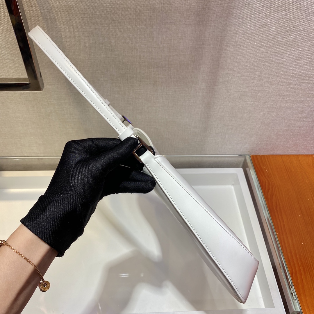 𝐏𝐑𝐀𝐃𝐀 New Underarm Bag 1BC499