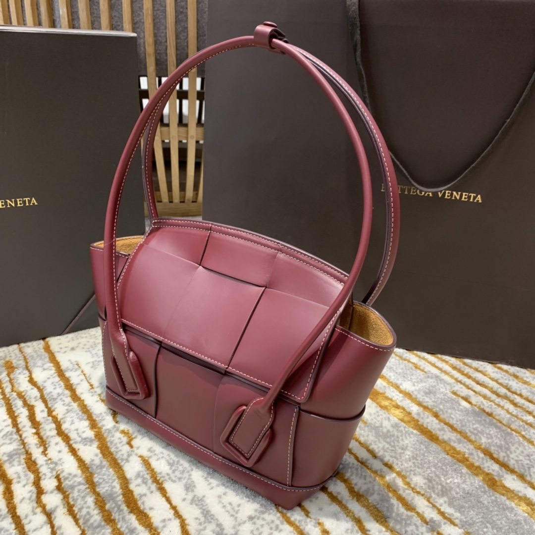 Bottega Veneta  𝙏𝙝𝙚 𝘼𝙧𝙘𝙤 𝟯𝟯 #575943