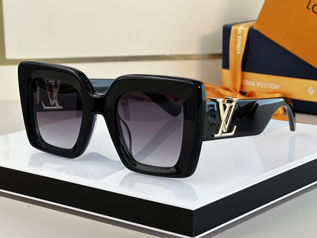 LOUIS VUITTON Z2302U