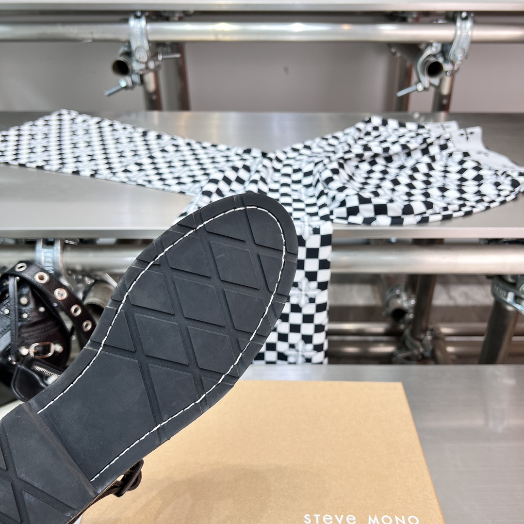 𝐒𝐭𝐞𝐯𝐞 𝐌𝐨𝐧𝐨｜𝟐𝟎𝟐𝟑𝐒𝐒/𝐧𝐞𝐰 A pair of fully handmade sandals using Goodyear practices