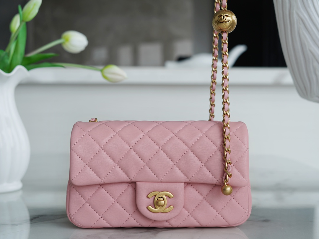 𝗖𝗛𝗔𝗘𝗡𝗟✦ metal ball 𝑴𝒊𝒏𝒊 genuine leather pink