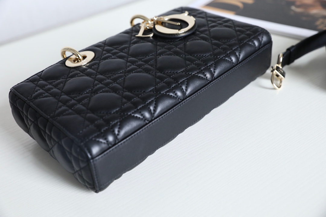 Dior Lady D-Joy is a classic style of the Goliath Bible