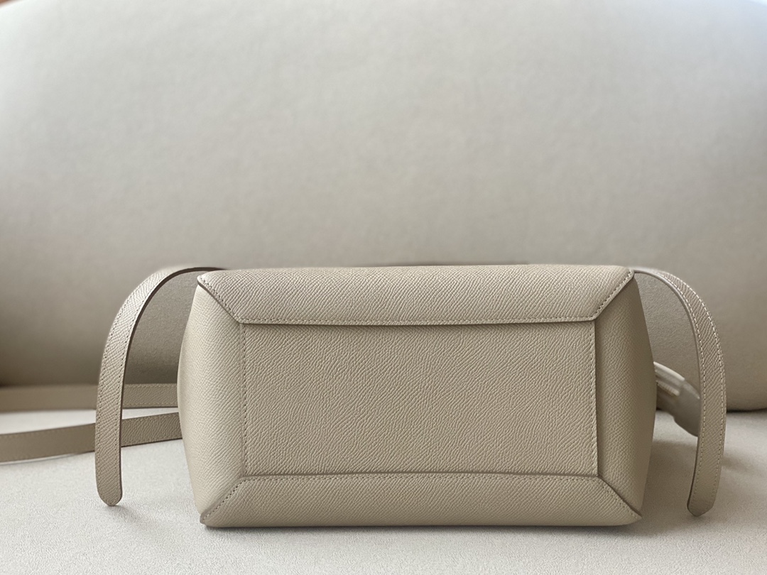𝐂𝐞𝐥𝐢𝐧𝐞 BELT MICRO BAG in grained calfskin