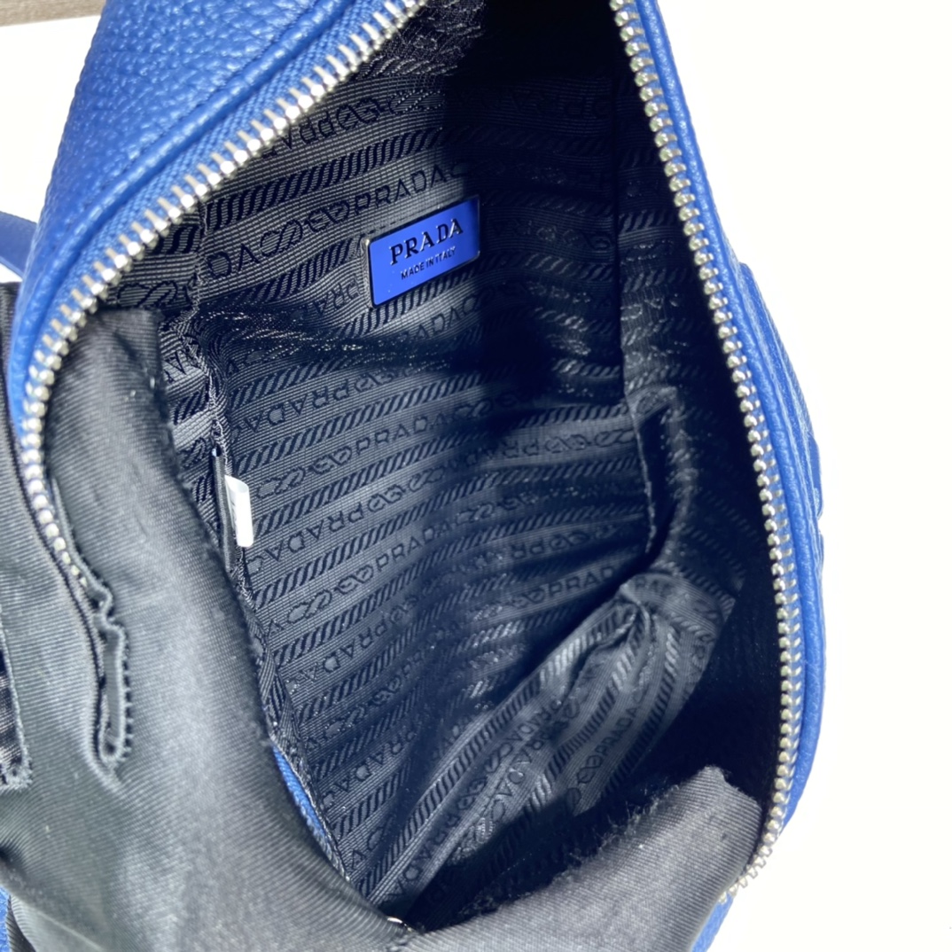 𝐏𝐑𝐀𝐃𝐀  New Chest Bag 2VZ092