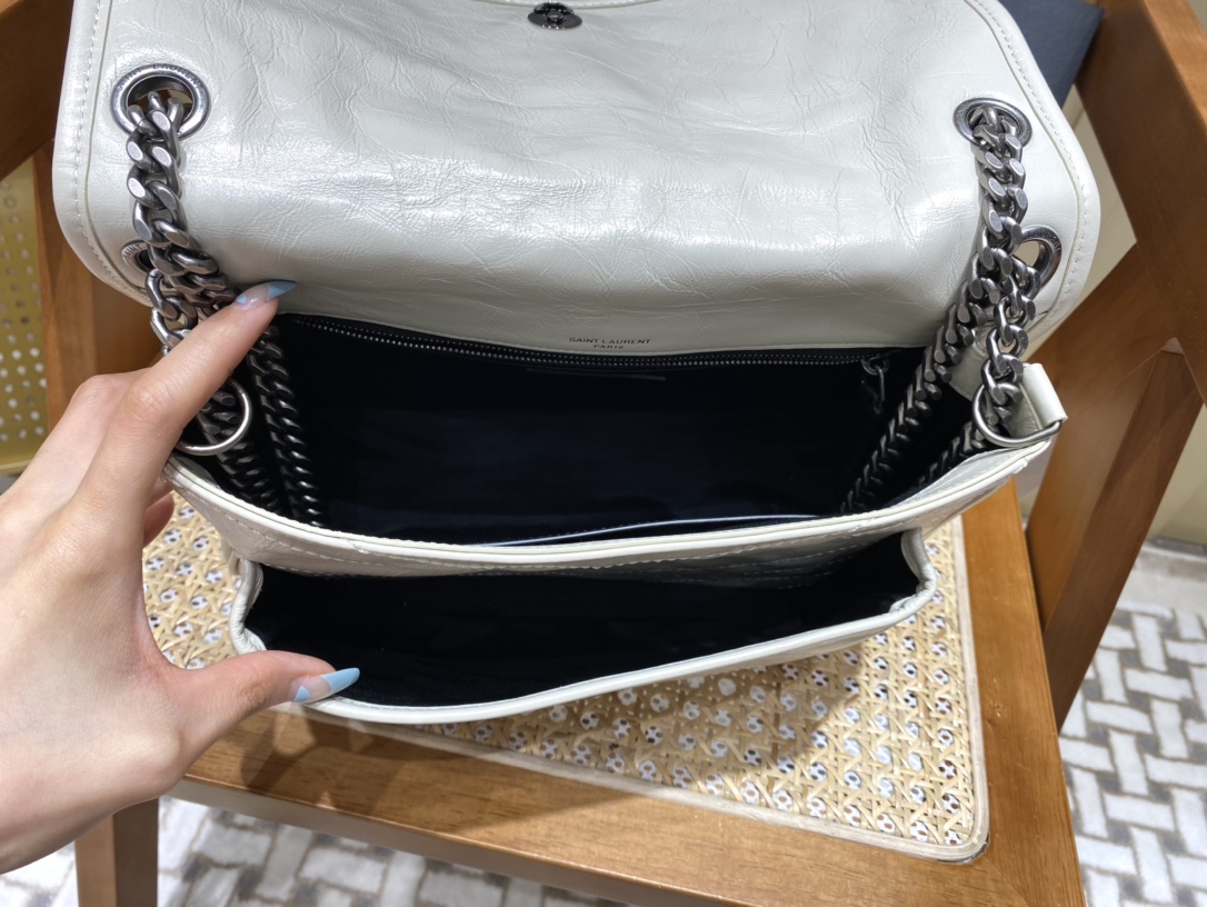 SAINT LAURENT  𝐍𝐢𝐤𝐢 28𝐜𝐦 #633158