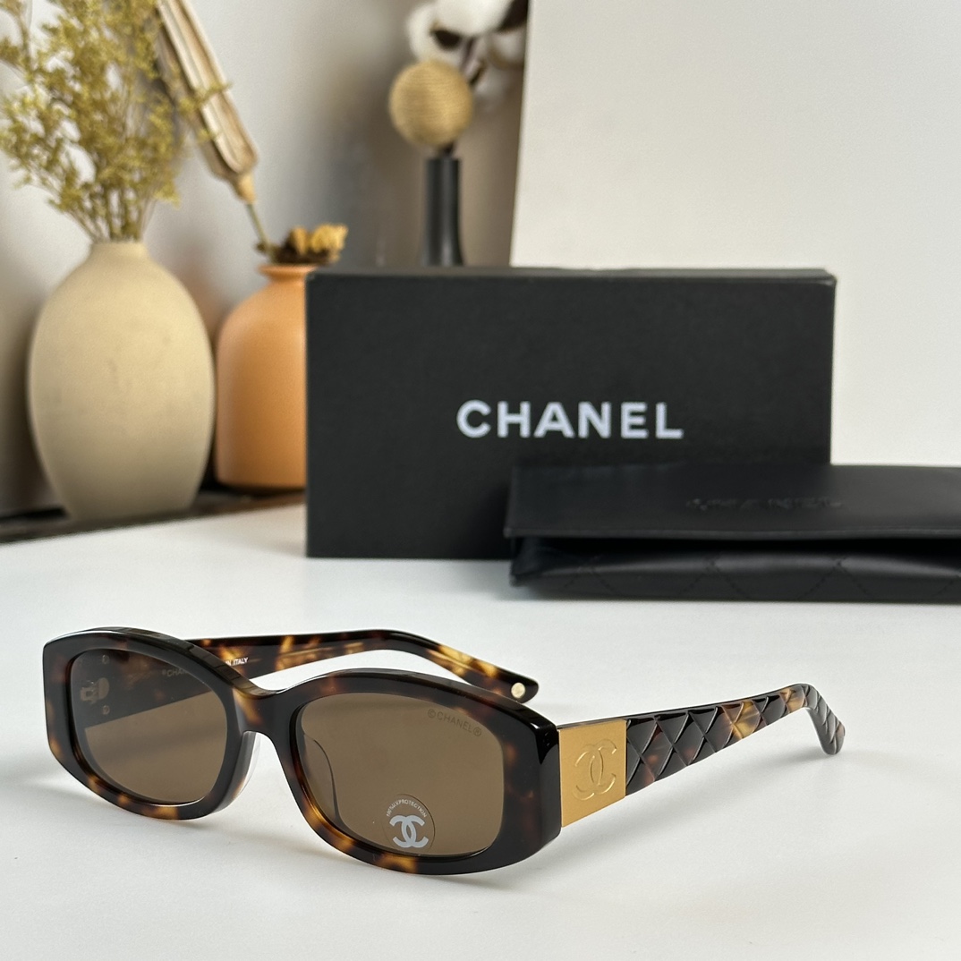 CHANEL  Fragrant Grandma Prism Design Medieval Style C74573S