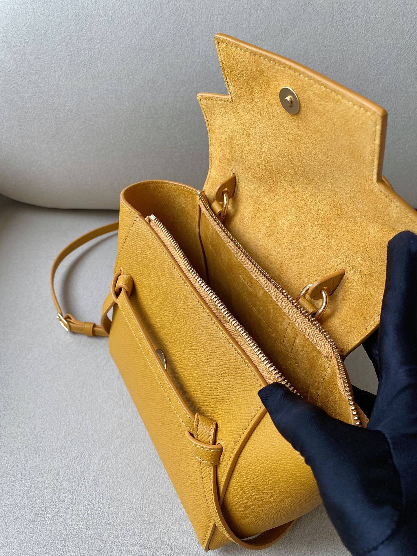 𝐂𝐞𝐥𝐢𝐧𝐞 Belt Bag Catfish Bag Small Grained Calfskin