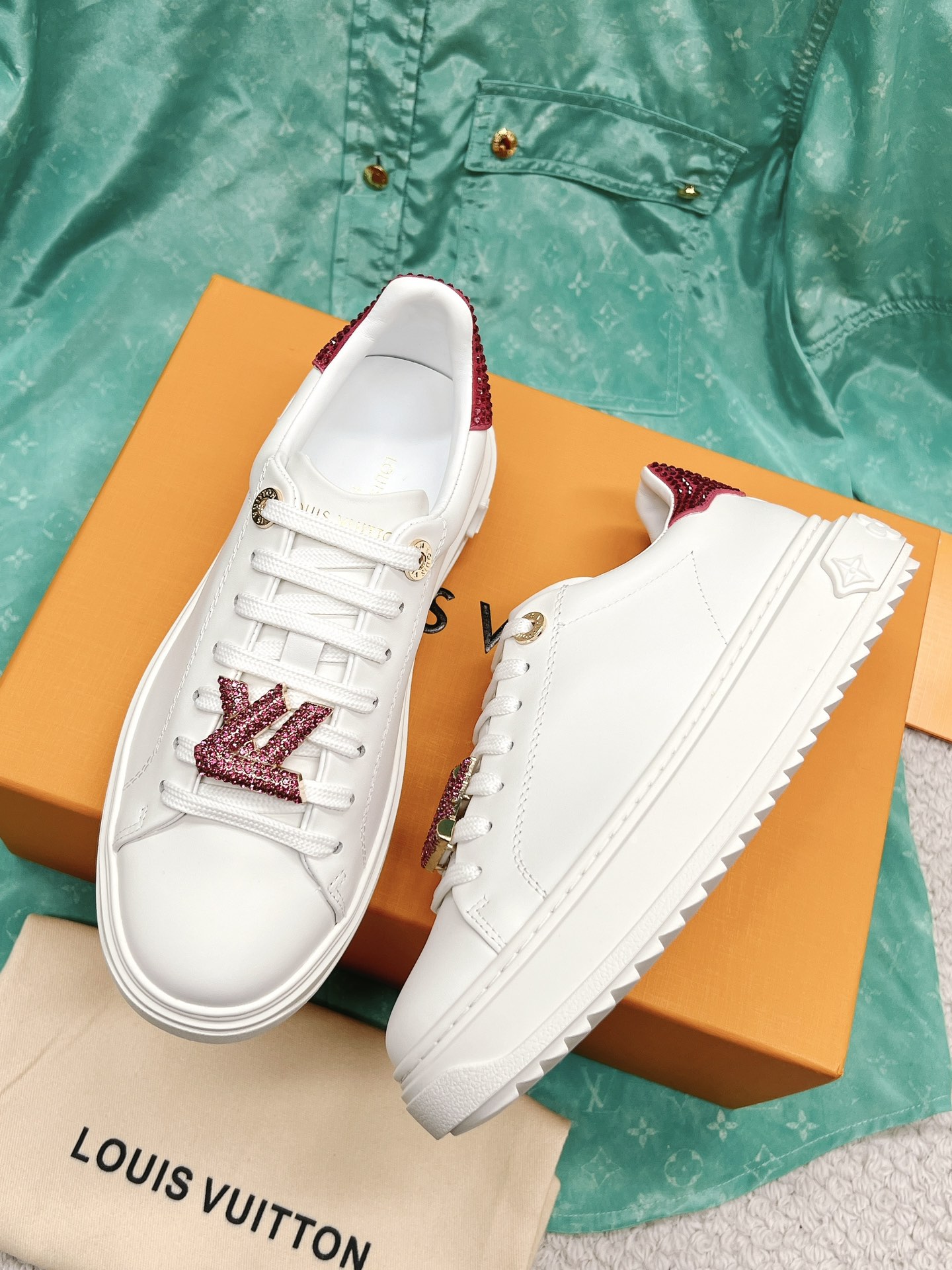 Louis Vuitton's new letter rhinestone white shoes series is new🆕