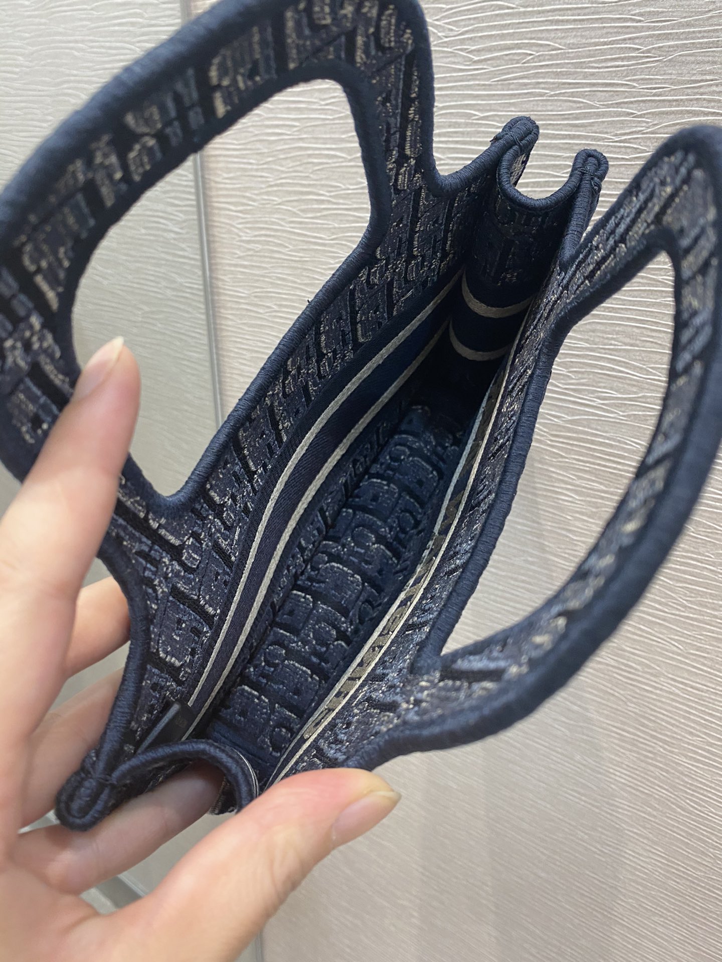 The latest velvet collection for fall/winter, Book Tote