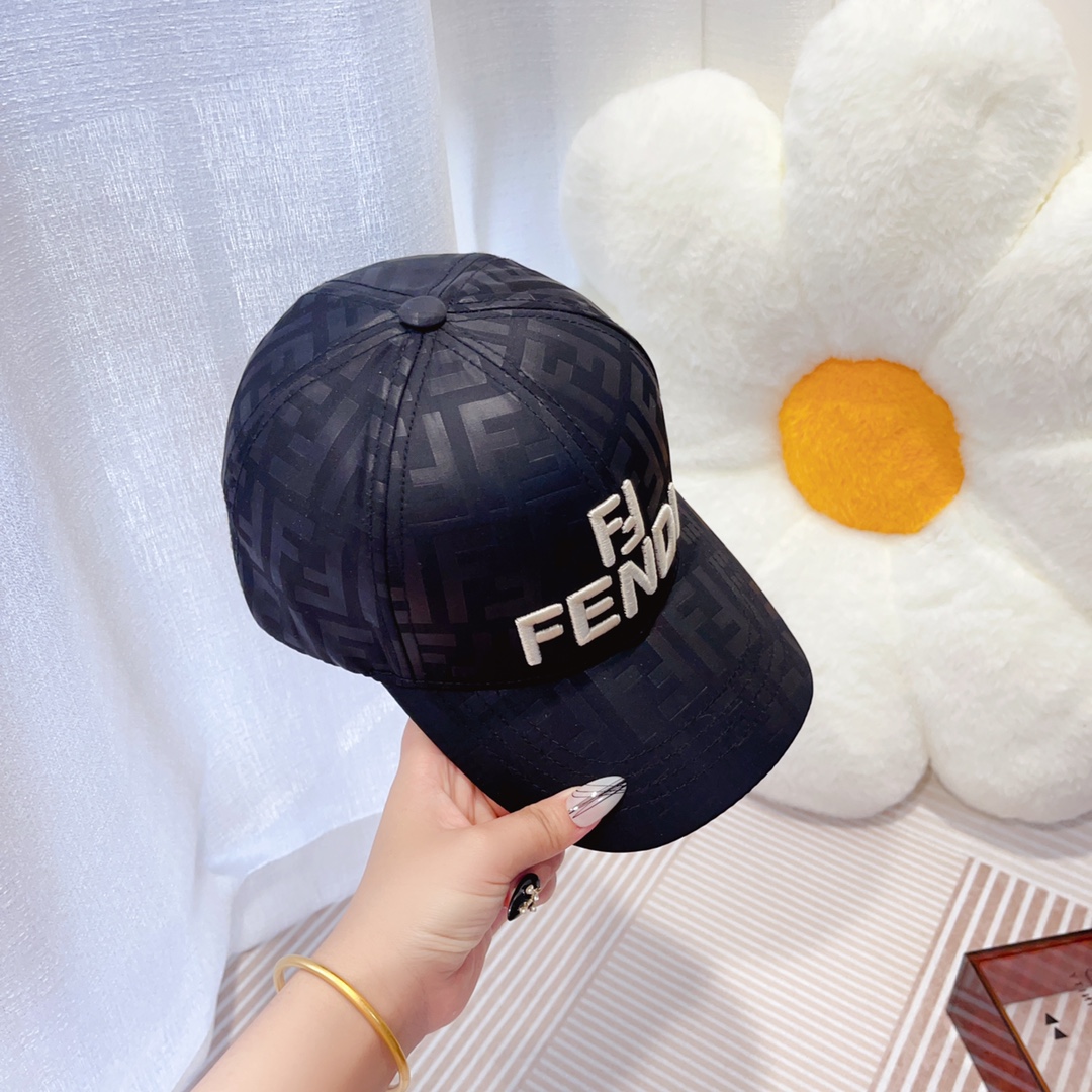 Fendi spring and summer new satin fabric double F presbyopia baseball cap