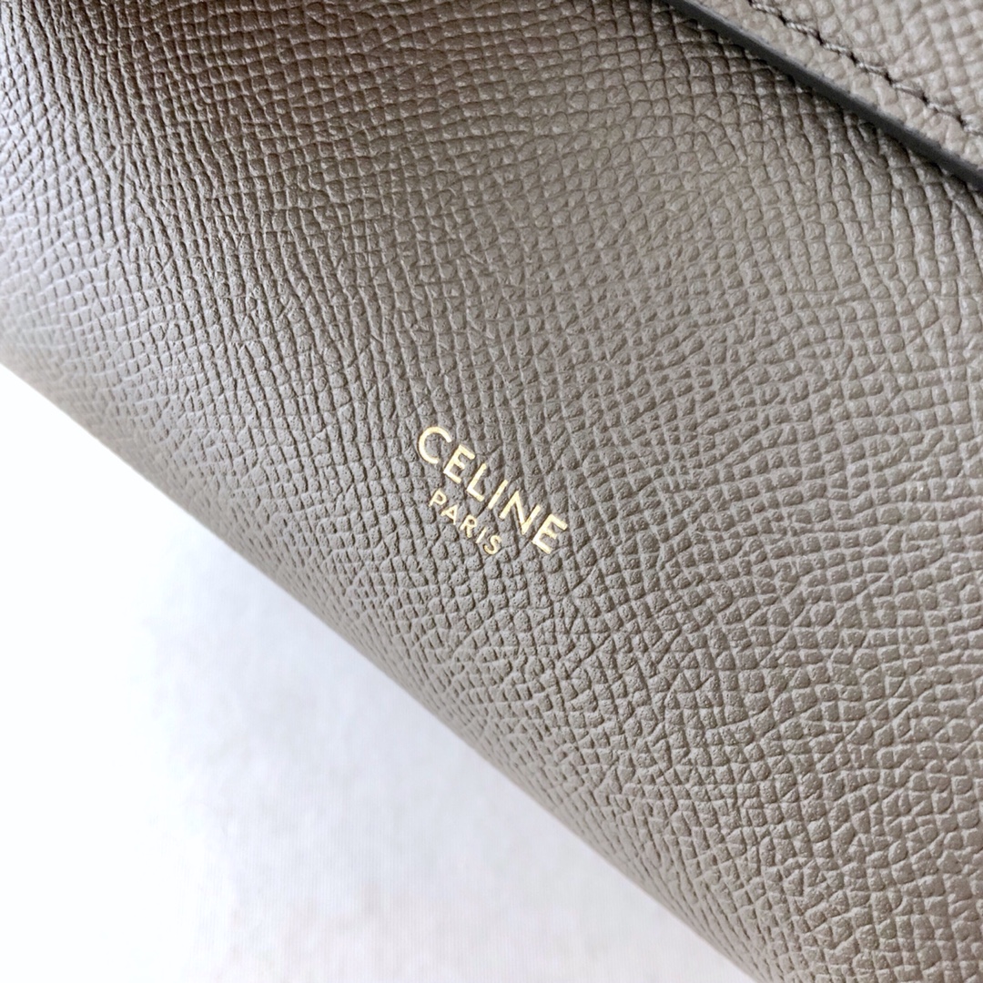 𝐂𝐞𝐥𝐢𝐧𝐞 𝐛𝐞𝐥𝐭 𝐩𝐢𝐜𝐨 𝟏𝟔𝐜𝐦 Grained Calfskin Bag