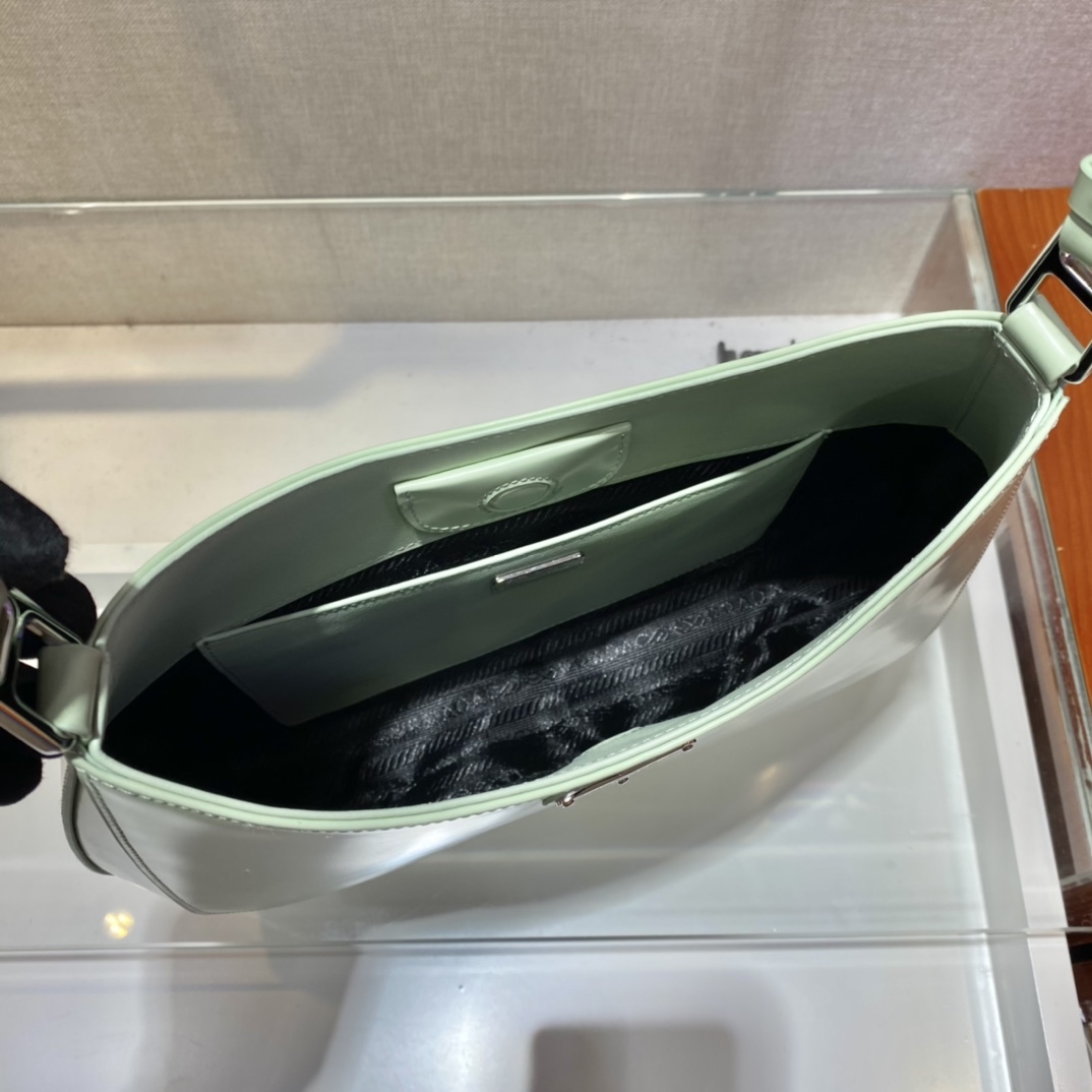 𝐏𝐑𝐀𝐃𝐀  Large Double Shoulder Strap Underarm Bag