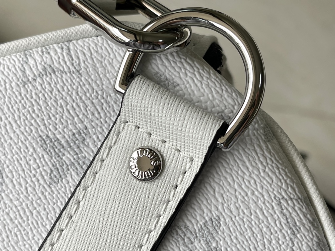 𝐋𝐎𝐔𝐈𝐒 𝐕𝐔𝐈𝐓𝐓𝐎𝐍    M30885