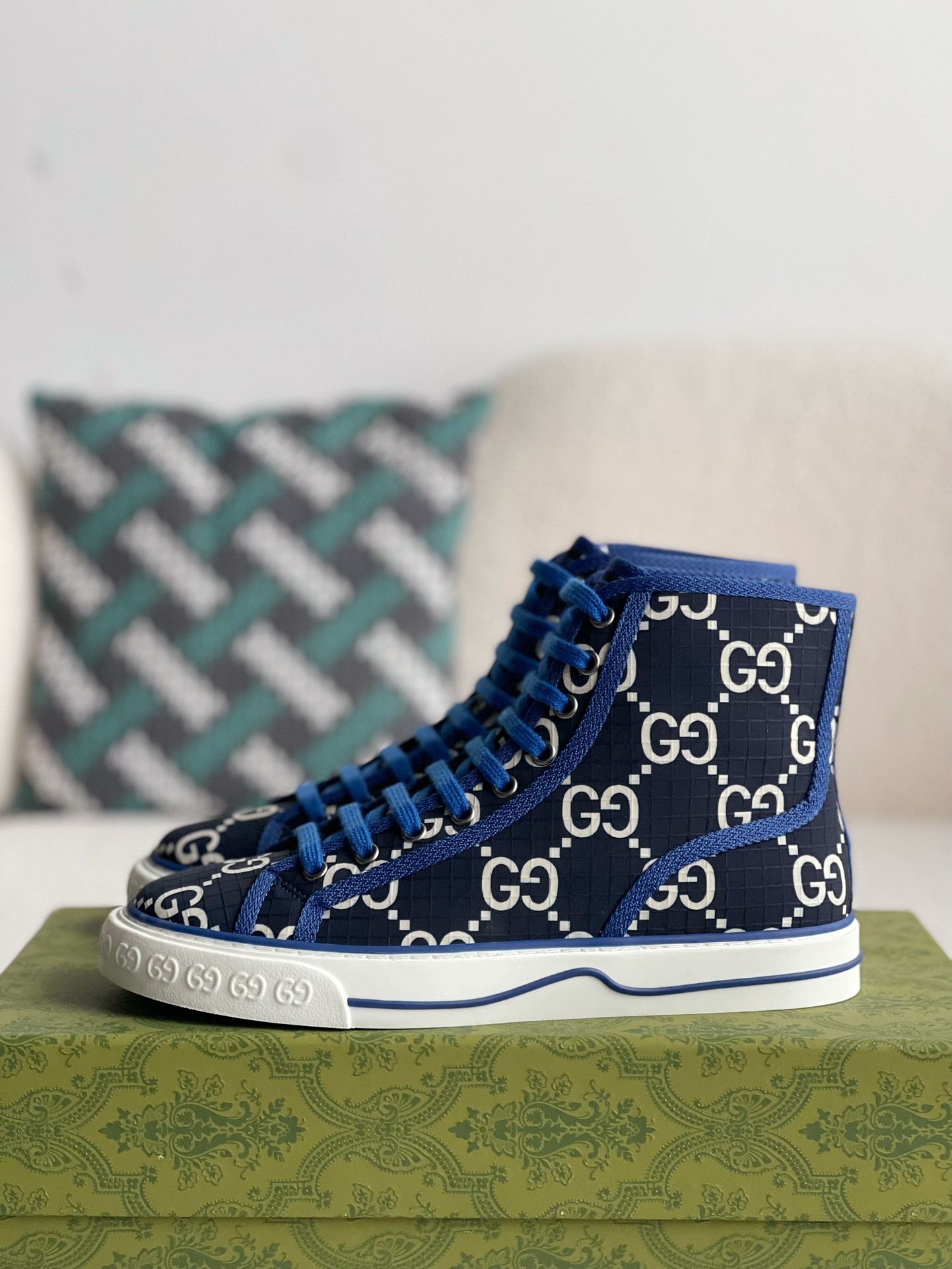 Gucci High-top shoes
