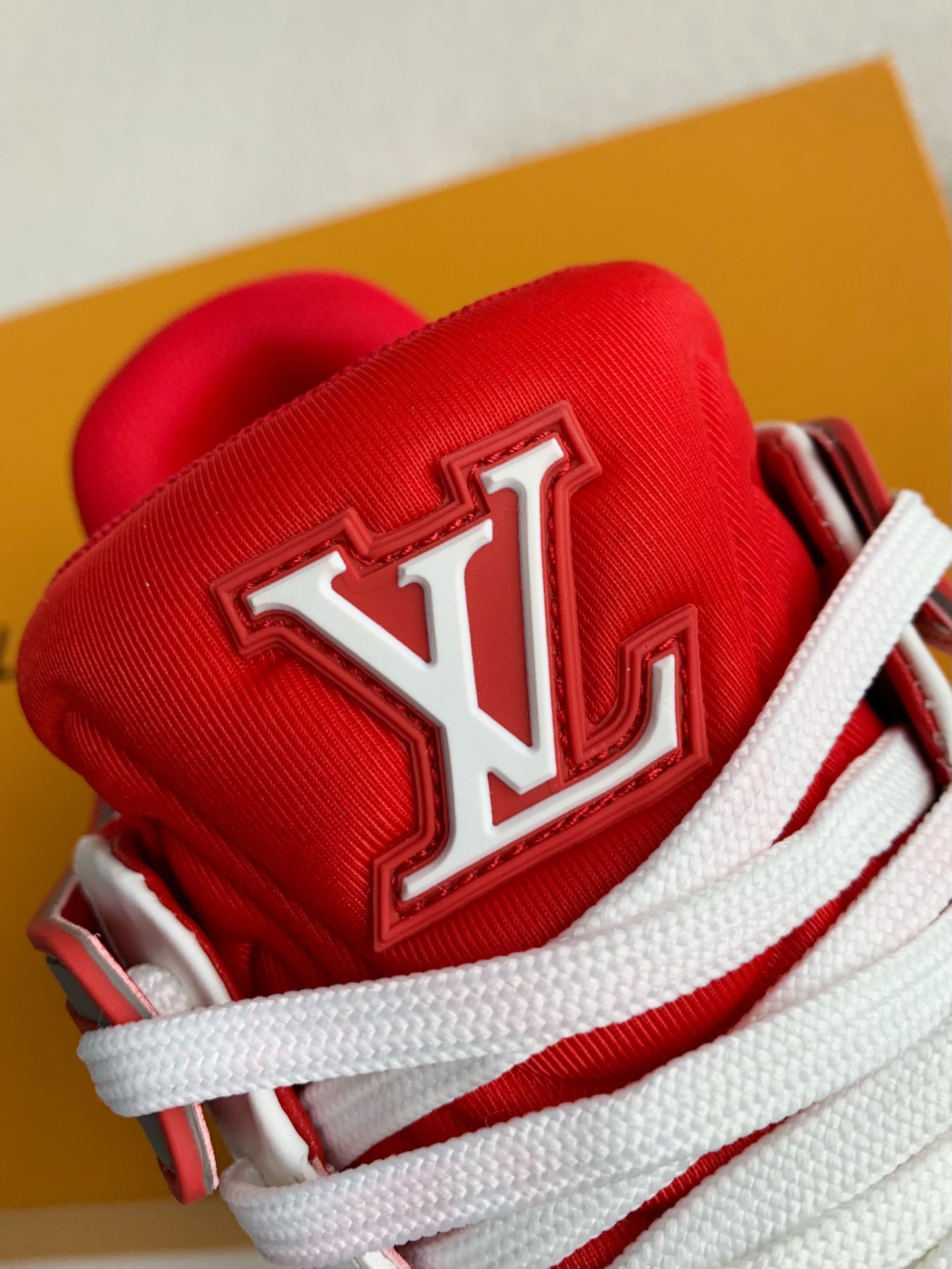 LOUIS VUITTON SNEAKERS