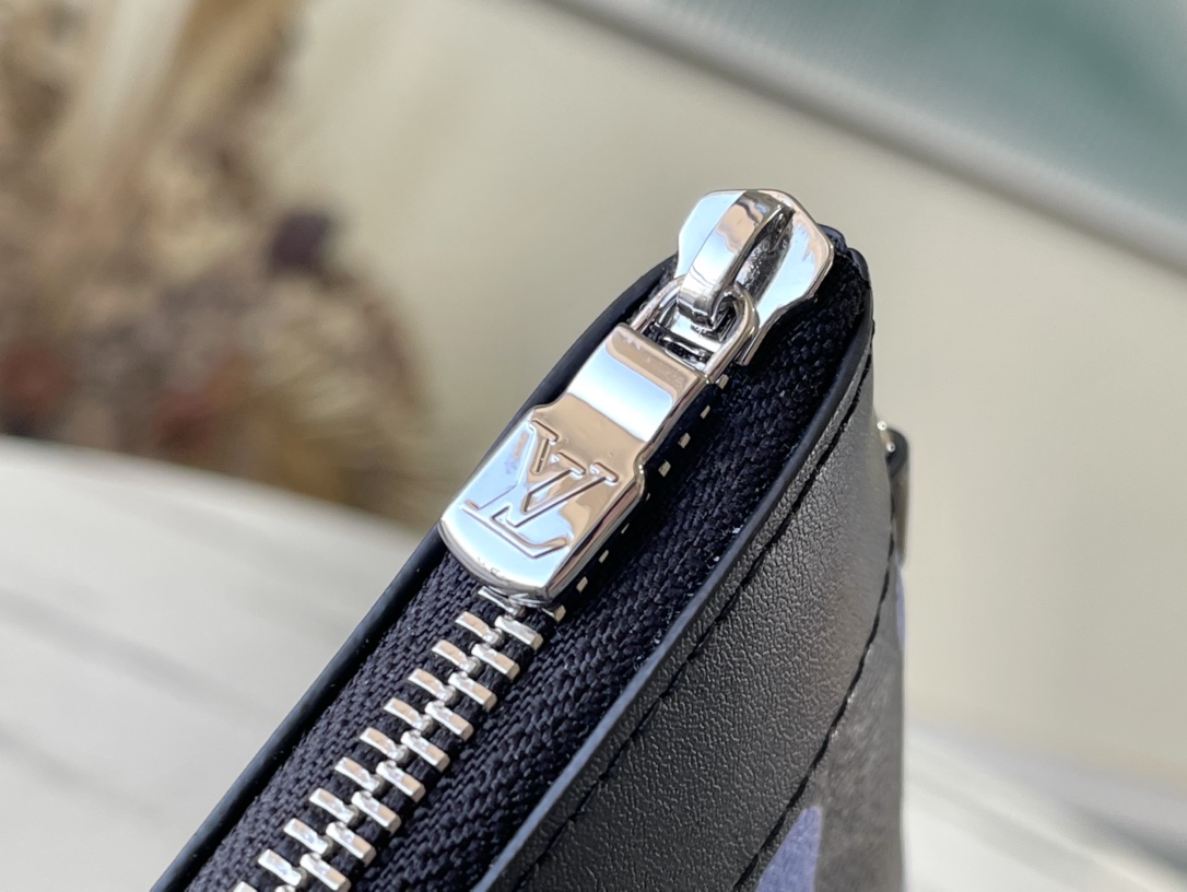 𝐋𝐎𝐔𝐈𝐒 𝐕𝐔𝐈𝐓𝐓𝐎𝐍   M81848