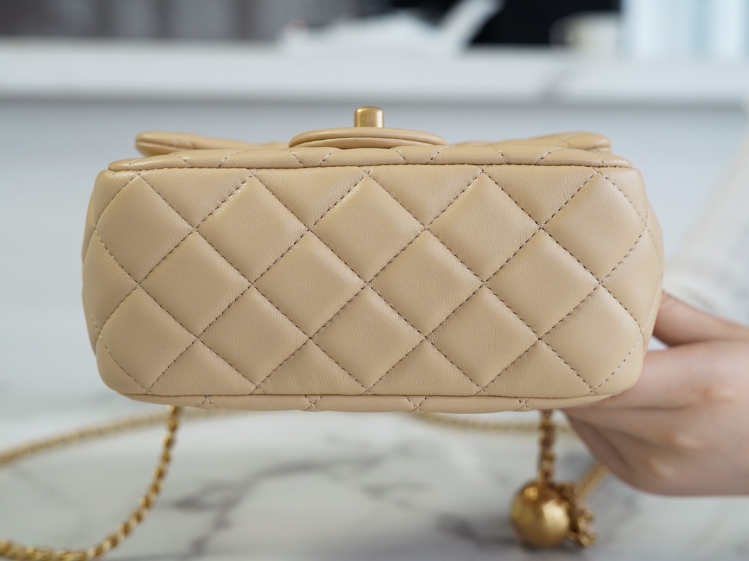 𝗖𝗛𝗔𝗘𝗡𝗟 ✦𝟮𝟮🅲Spring and Summer 𝐂𝐅 Fang Fatman Metal Ball Apricot