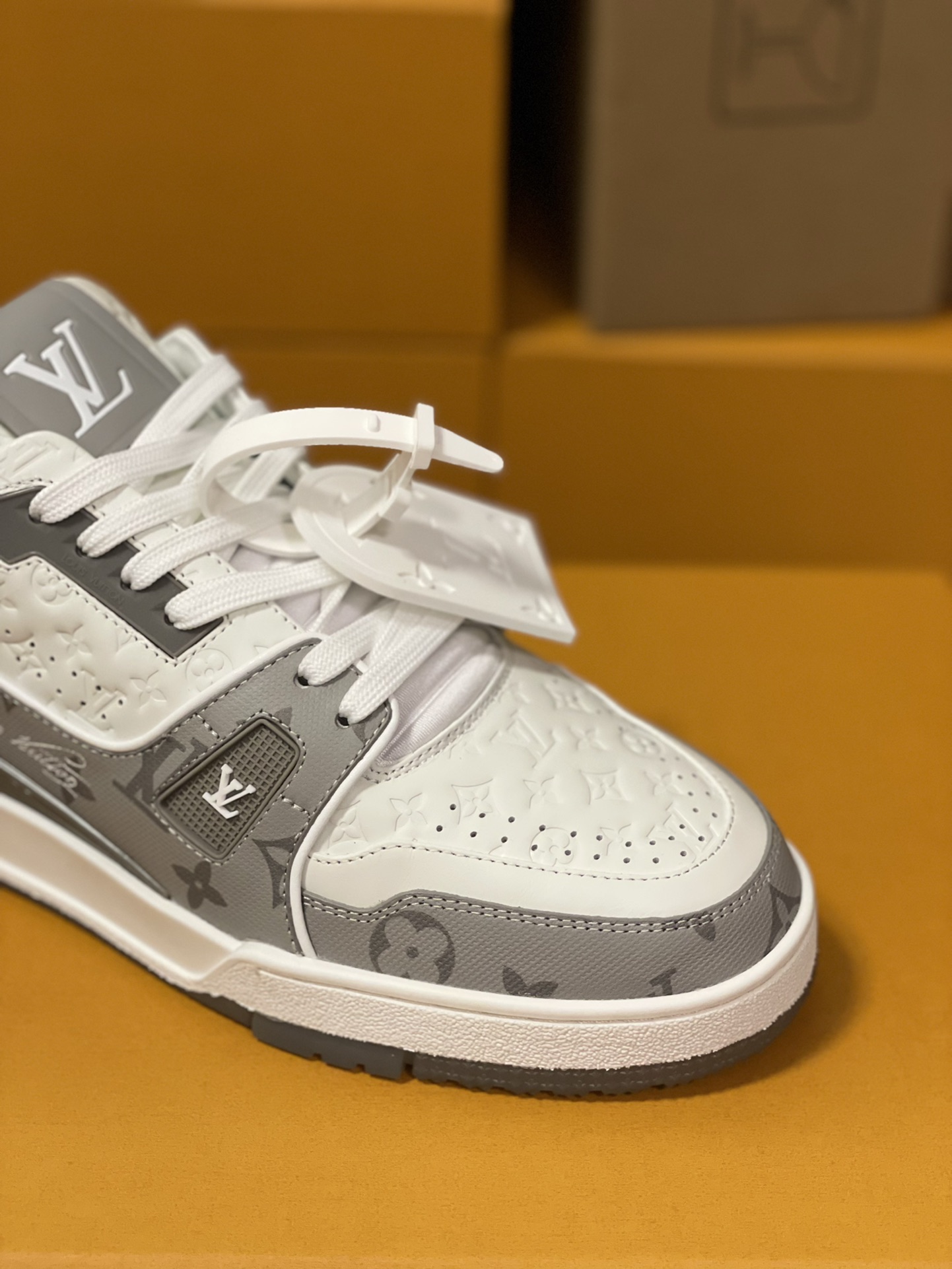 Louis Vuitton Trainer Sneakers Couple Model LD 0727