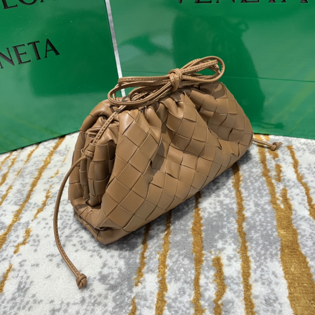 Bottega Veneta  THE MINI POUCH  #585852