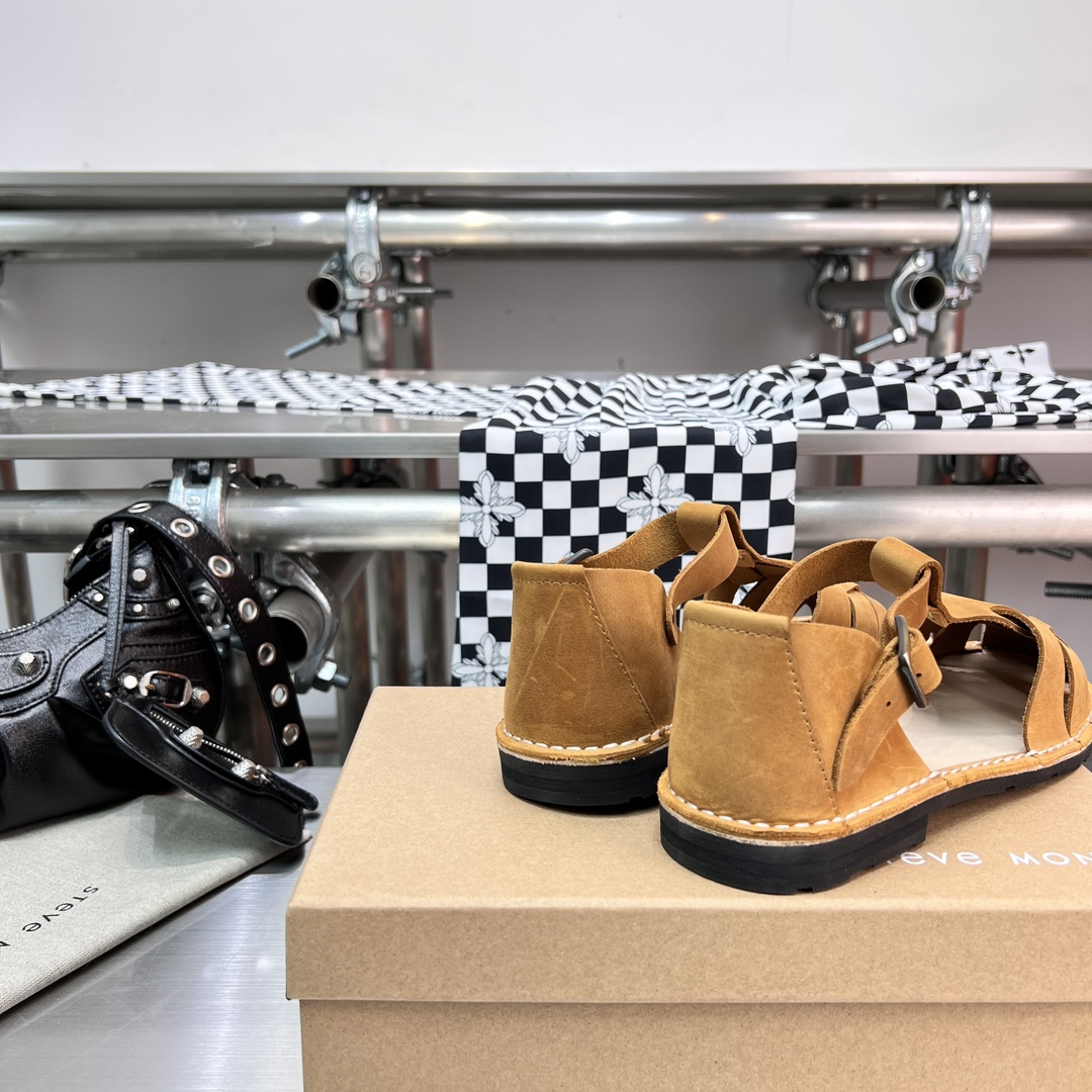 𝐒𝐭𝐞𝐯𝐞 𝐌𝐨𝐧𝐨｜𝟐𝟎𝟐𝟑𝐒𝐒/𝐧𝐞𝐰 A pair of fully handmade sandals using Goodyear practices