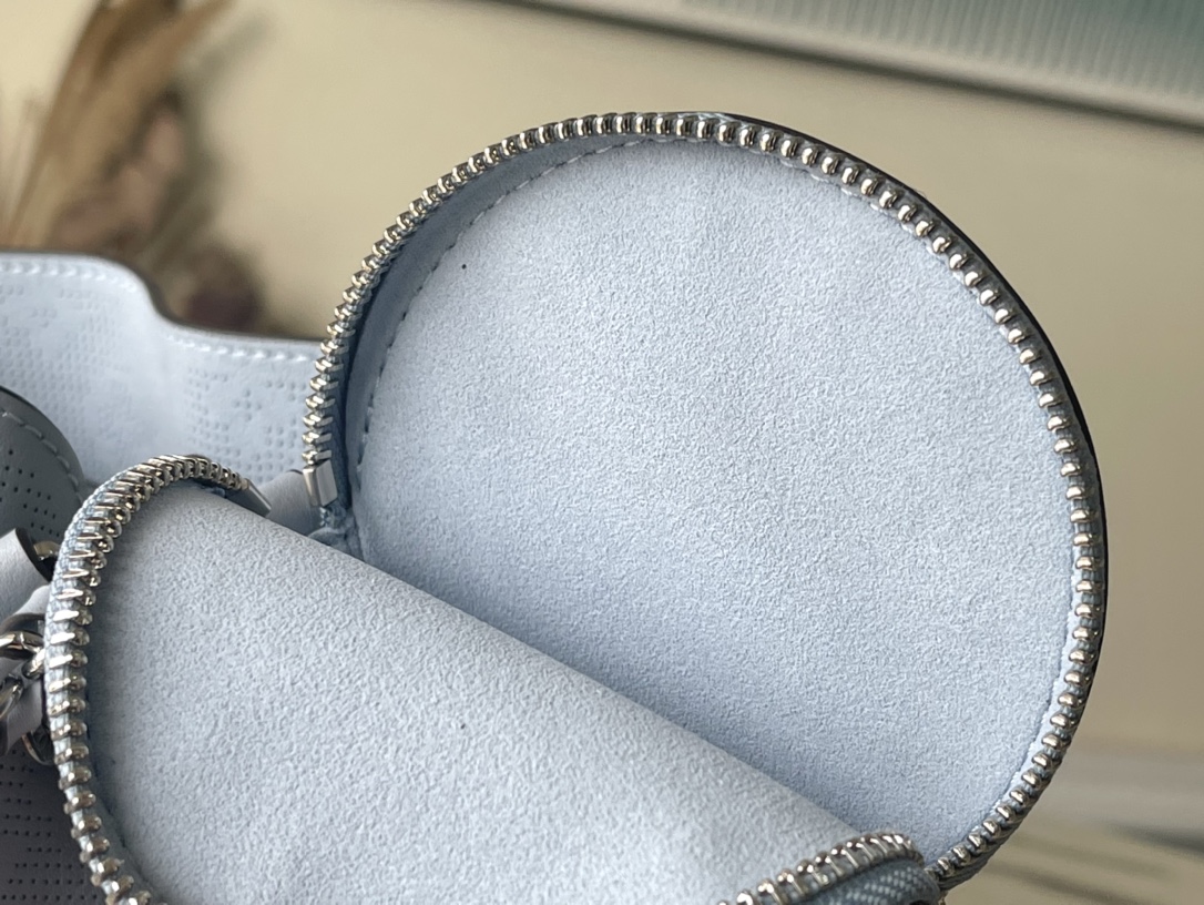 𝐋𝐎𝐔𝐈𝐒 𝐕𝐔𝐈𝐓𝐓𝐎𝐍   M21582