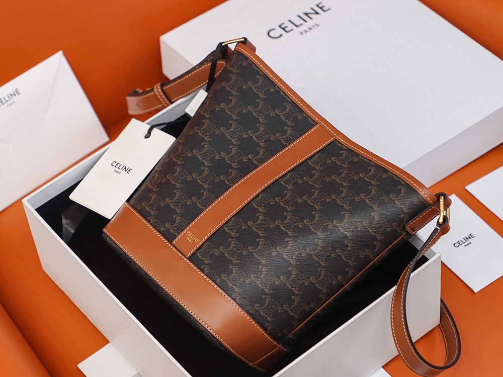 𝐂𝐞𝐥𝐢𝐧𝐞  𝐓𝐑𝐈𝐎𝐌𝐏𝐇𝐄 𝐂𝐀𝐍𝐕𝐀𝐒 bucket bag #191442