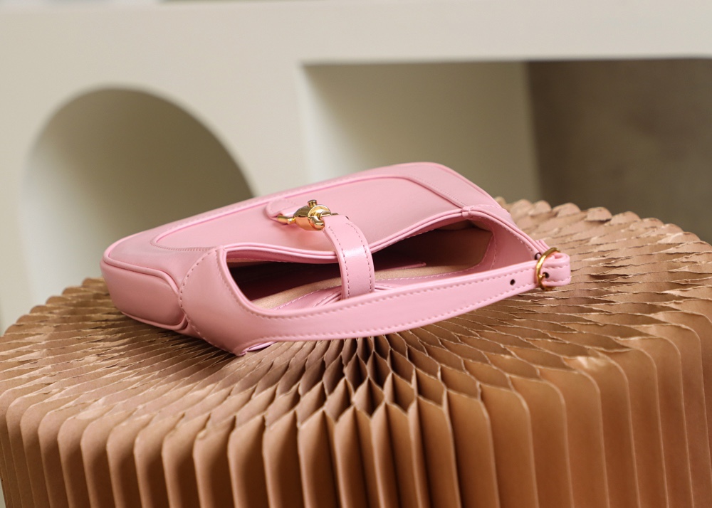 GUCCI  𝐉𝐚𝐜𝐤𝐢𝐞 𝐌𝐢𝐧𝐢 𝟭𝟵𝟲𝟭 #637091