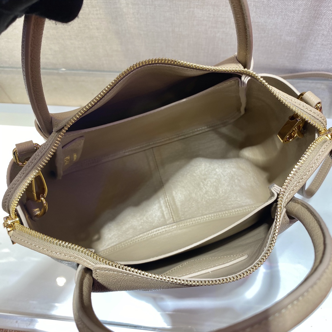 𝐏𝐑𝐀𝐃𝐀 New Model 1BC142