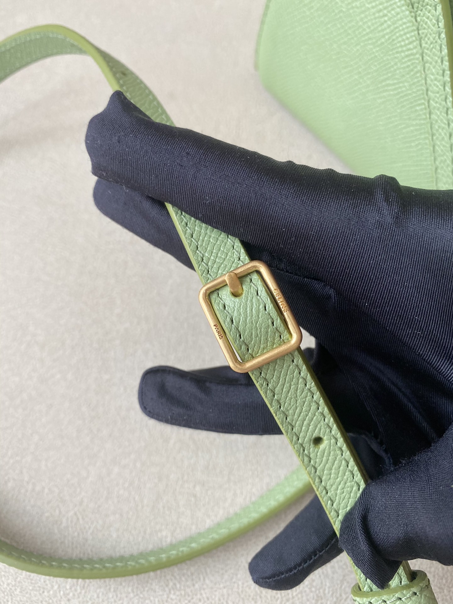 𝐂𝐞𝐥𝐢𝐧𝐞 𝐛𝐞𝐥𝐭 𝐩𝐢𝐜𝐨 𝟏𝟔𝐜𝐦 Grained Calfskin Bag