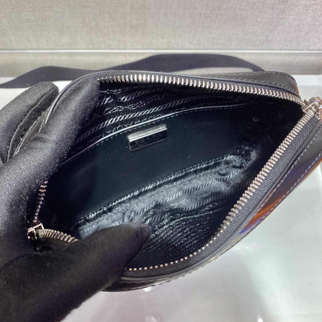 𝐏𝐑𝐀𝐃𝐀 New camera bag 1BH180