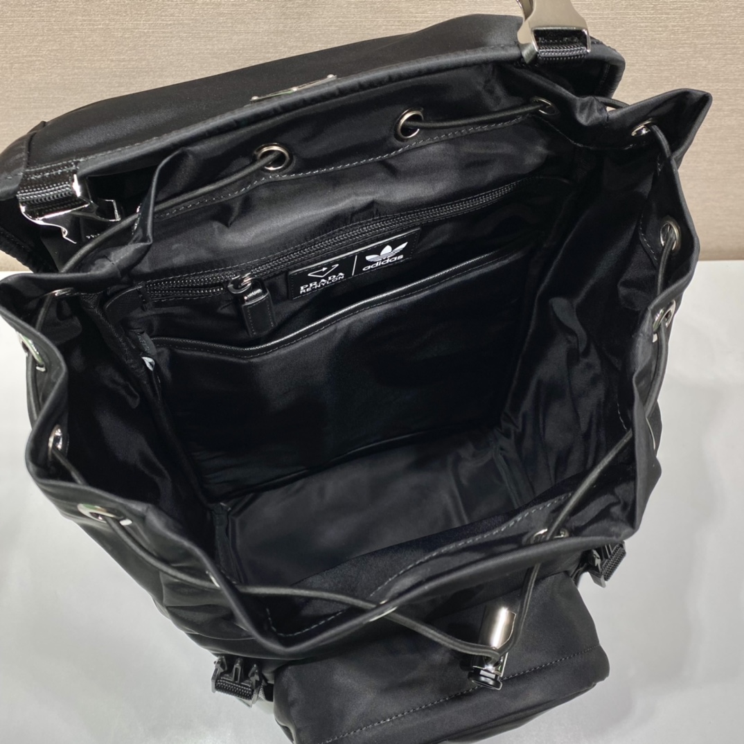 𝐏𝐑𝐀𝐃𝐀 New Shoulder Bag 2VZ135