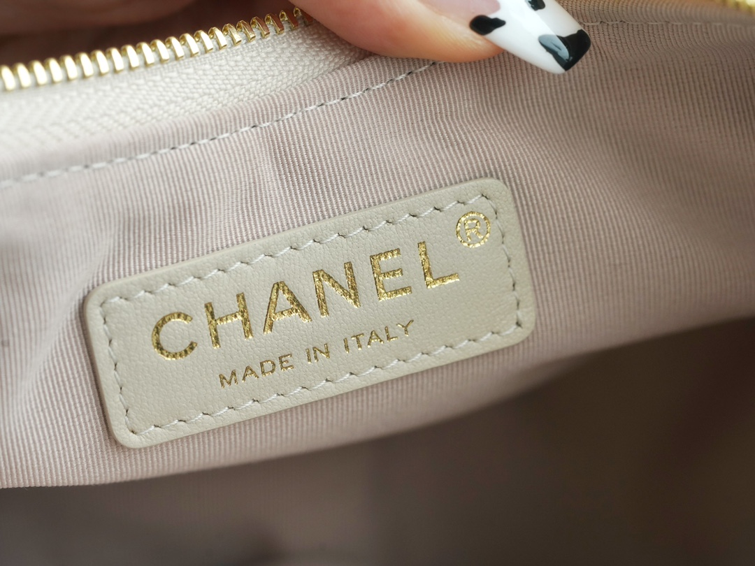 𝗖𝗛𝗔𝗡𝗘𝗟 23p moon/moon bag large milk apricot