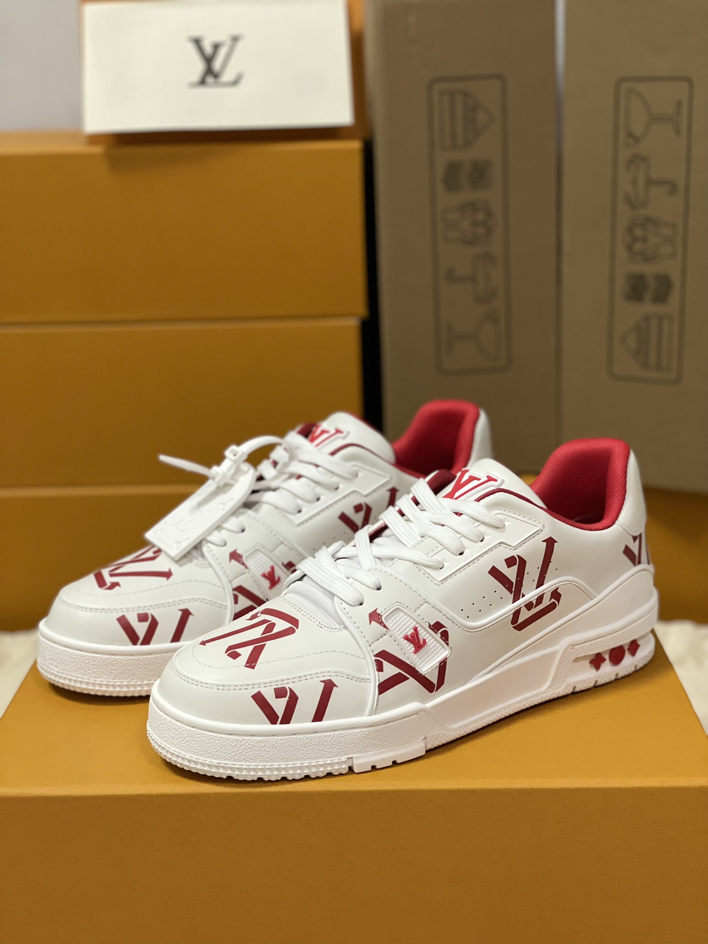 Louis Vuitton Trainer Sneakers Couple Style 1AAGXF