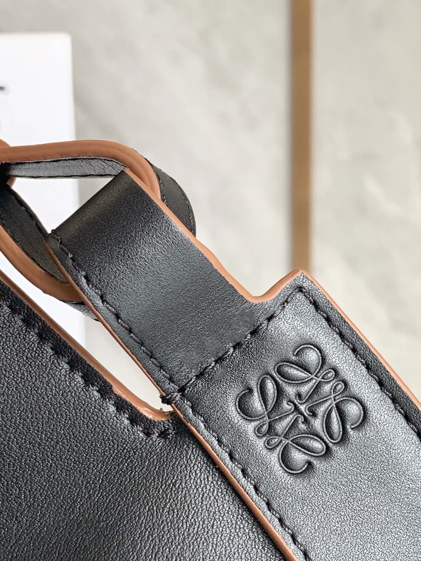 LOEWE Horseshoe flying saucer bag