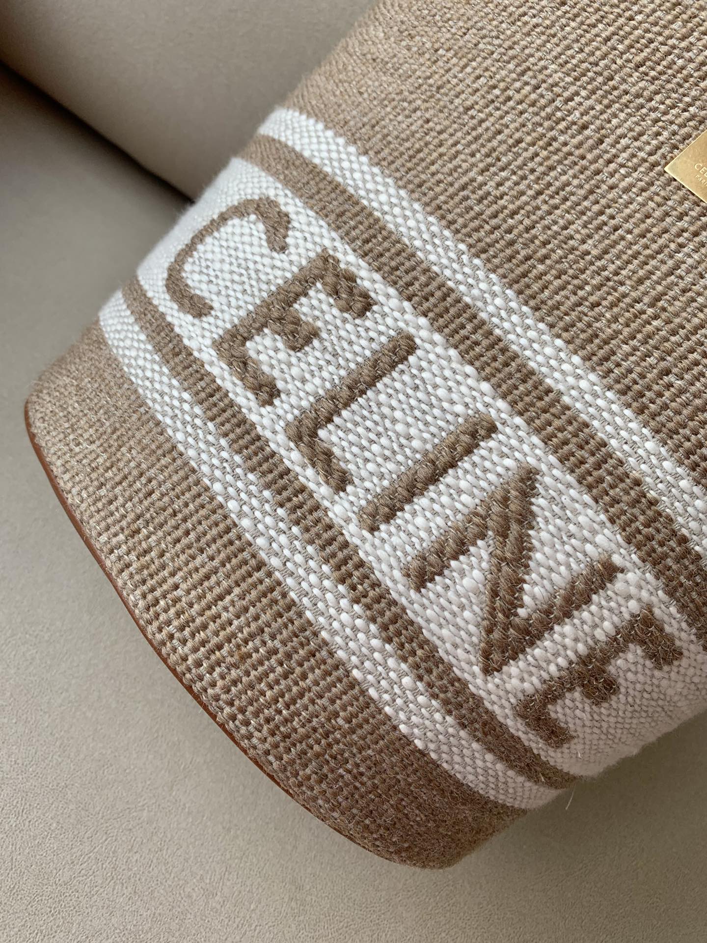 𝐂𝐞𝐥𝐢𝐧𝐞 BUCKET 16 bag in jacquard and calfskin