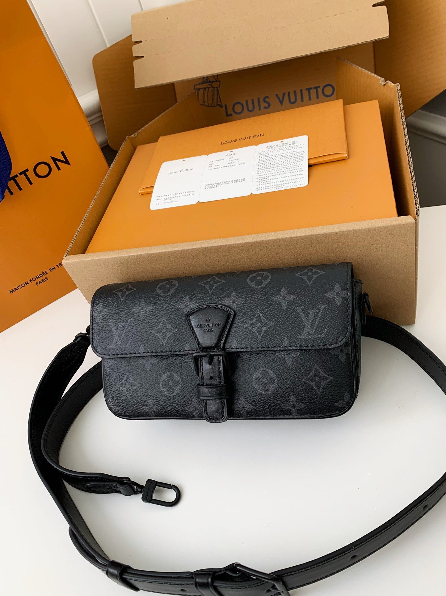 Louis Vuitton New season Montsouris Mini Bag M83567 Size：22*12*6cm