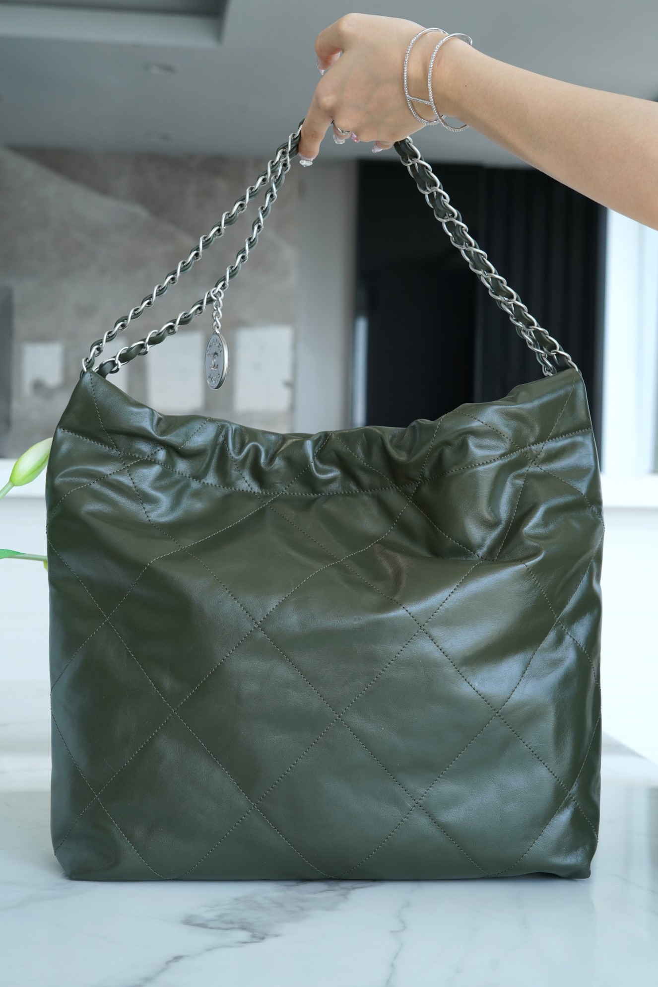 𝗖𝗛𝗔𝗘𝗡𝗟 ✦𝟐𝟐𝗣 spring and summer new 𝟐𝟐 handbag medium olive green